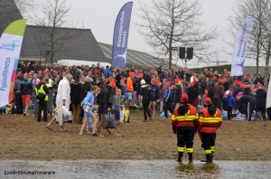 20170101 NieuwjaarsduikHoutenEstherVerwimpbewerkt (8)